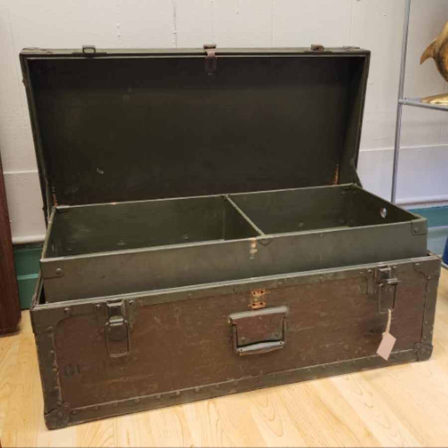 Z Foot Locker 1946 Seattle Luggage Company